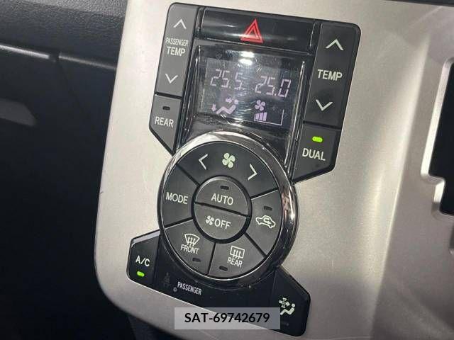 Toyota NOAH 2011-10 385818-4