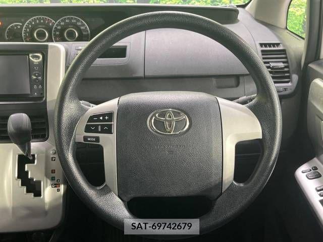 Toyota NOAH 2011-10 385818-12