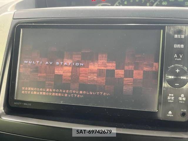 Toyota NOAH 2011-10 385818-2