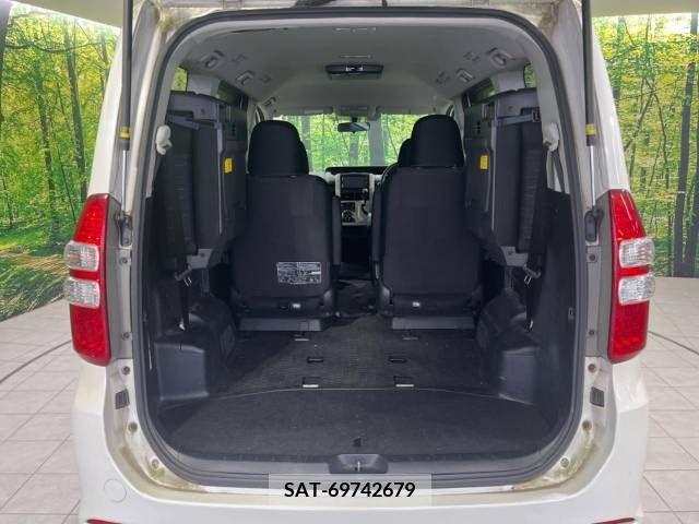 Toyota NOAH 2011-10 385818-11