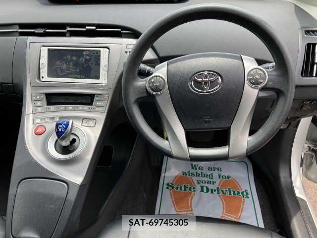 Toyota PRIUS 2014-03 382120-6