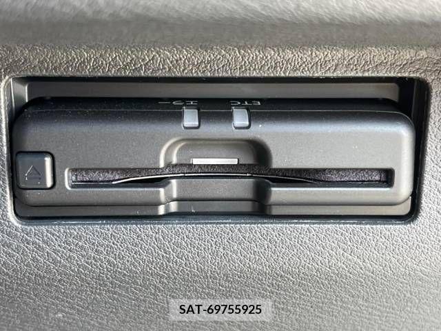 Nissan KICKS 2021-02 225303-7
