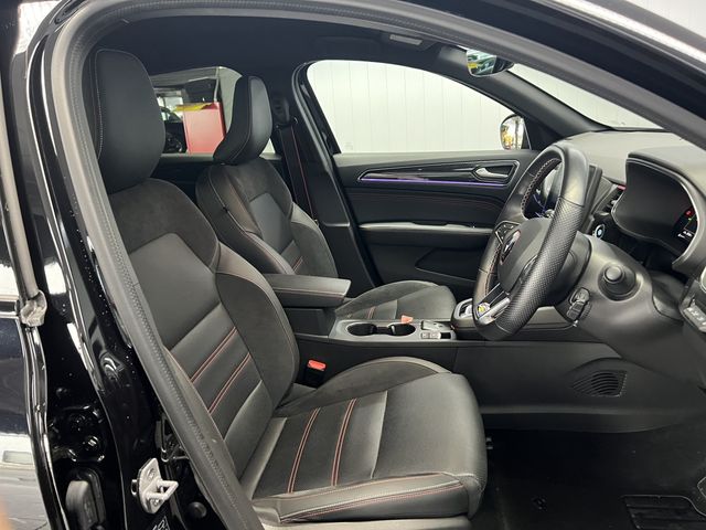 Renault Arkana 2022-08 24243-2