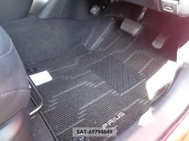 Toyota PRIUS 2016-03 352357-19
