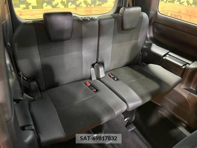 Toyota NOAH 2019-12 209728-10