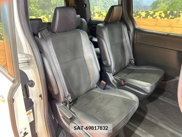 Toyota NOAH 2019-12 209728-9