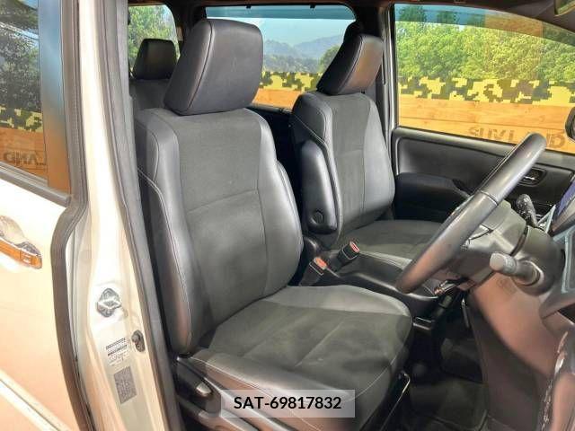 Toyota NOAH 2019-12 209728-8