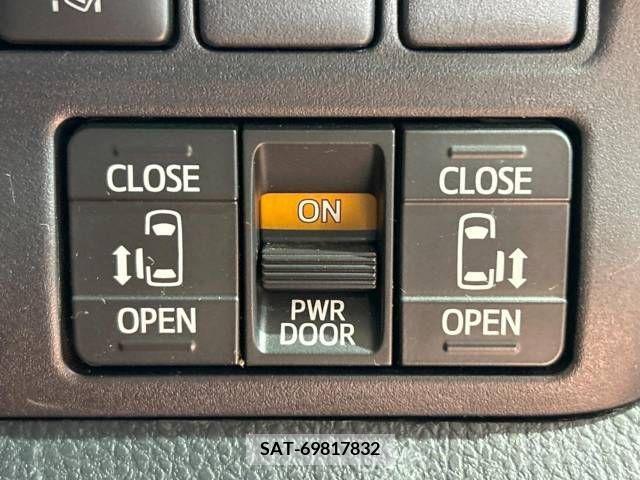 Toyota NOAH 2019-12 209728-7