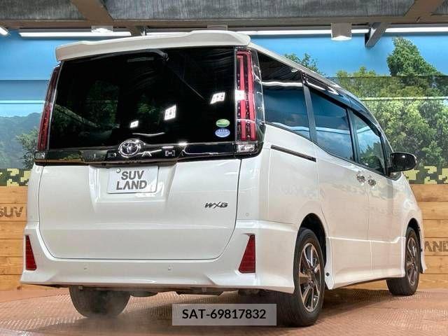 Toyota NOAH 2019-12 209728-17