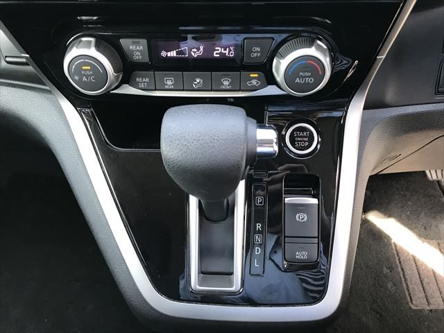 Nissan SERENA 2018-08 19838-19