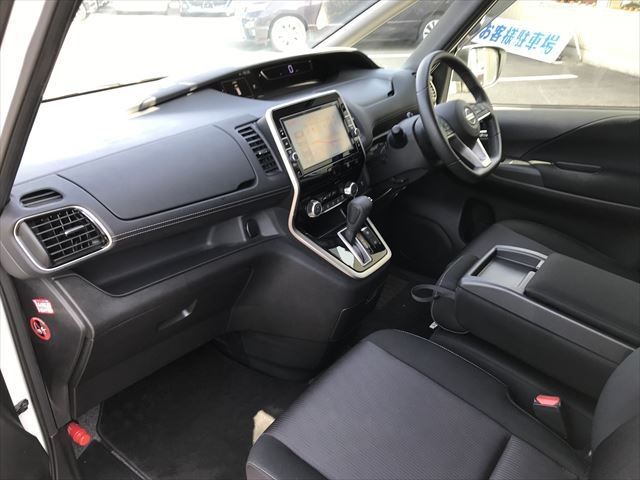 Nissan SERENA 2018-08 19838-10