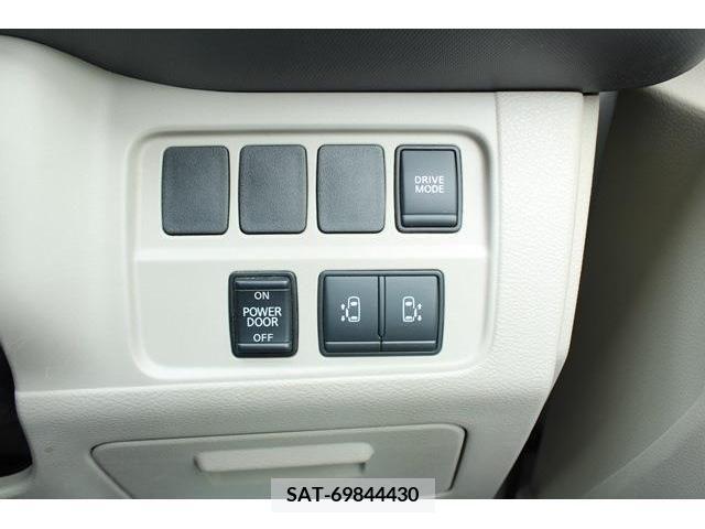 Nissan SERENA 2019-08 352132-17