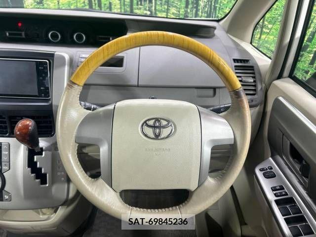 Toyota NOAH 2009-11 335323-11