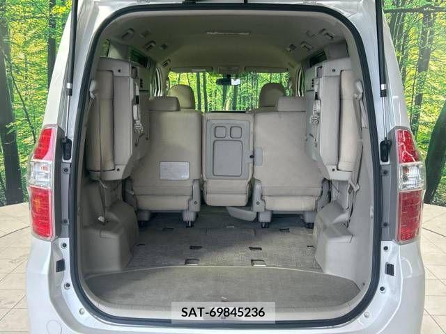 Toyota NOAH 2009-11 335323-10