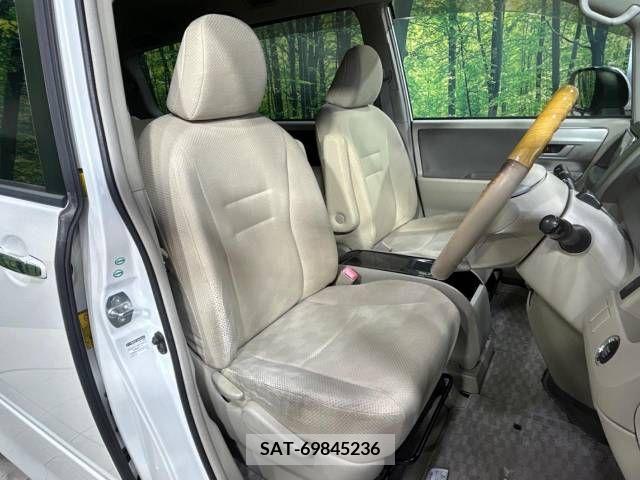 Toyota NOAH 2009-11 335323-8