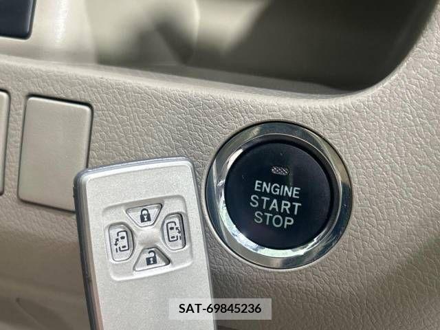 Toyota NOAH 2009-11 335323-7