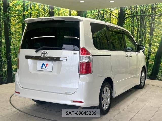 Toyota NOAH 2009-11 335323-17