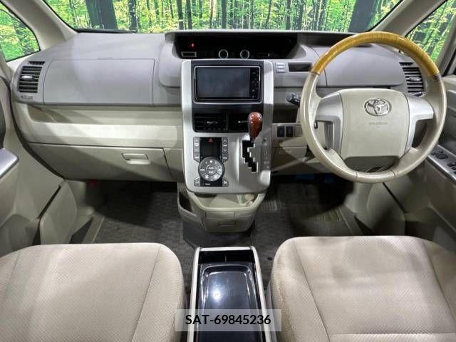 Toyota NOAH 2009-11 335323-1