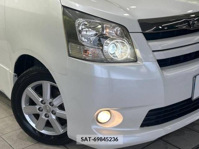 Toyota NOAH 2009-11 335323-12