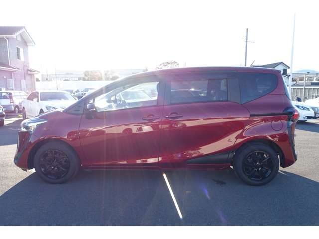 Toyota SIENTA 2022-06 189967-3