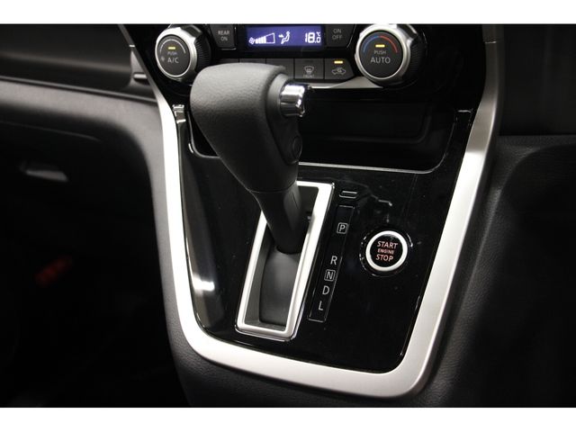 Nissan SERENA 2016-12 11168-4