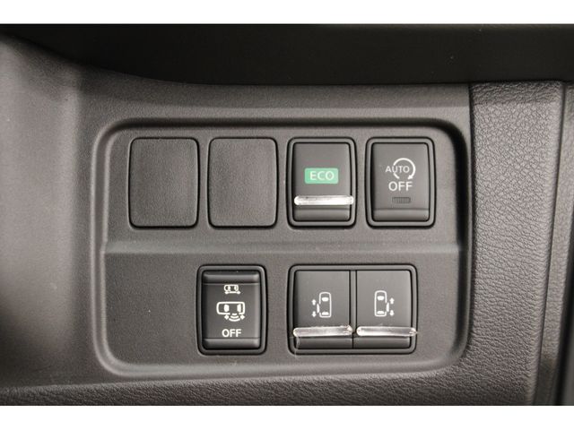 Nissan SERENA 2016-12 11168-10