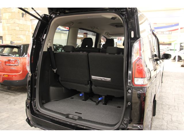 Nissan SERENA 2016-12 11168-27