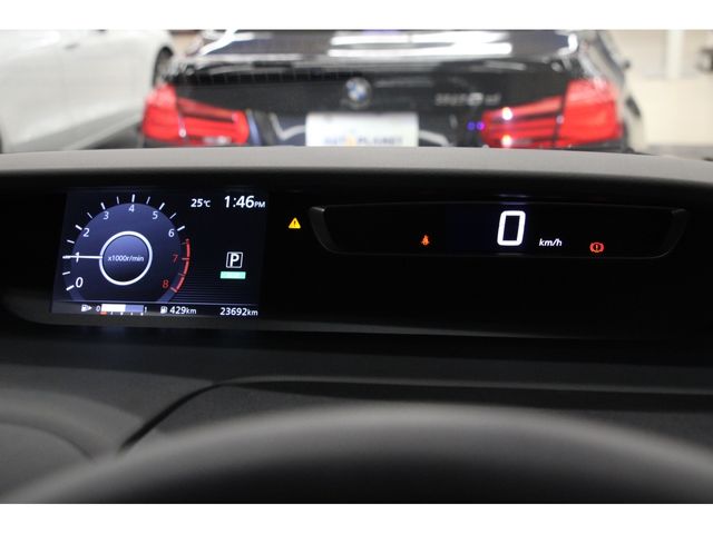 Nissan SERENA 2016-12 11168-3