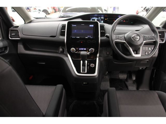 Nissan SERENA 2016-12 11168-1