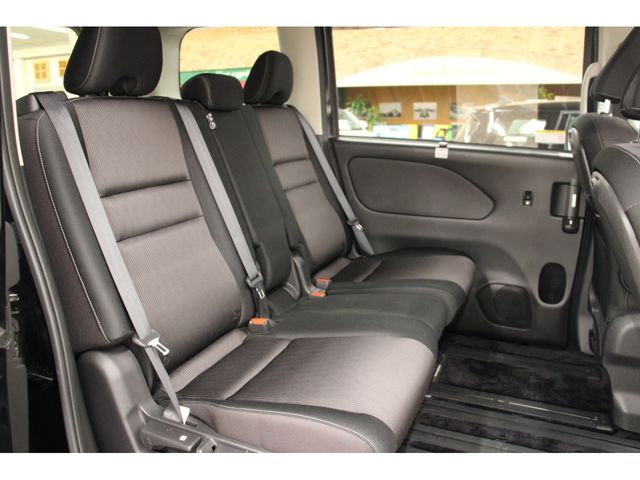 Nissan SERENA 2016-12 11168-17