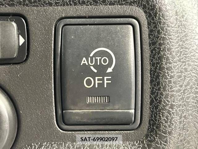 Nissan NOTE 2013-08 302319-6