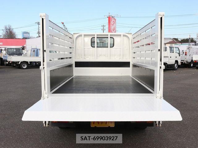 Hino DUTRO 2018-12 207625-8