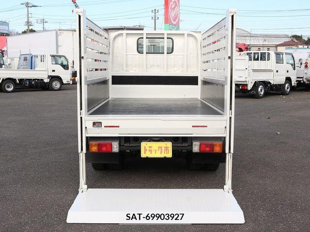 Hino DUTRO 2018-12 207625-11