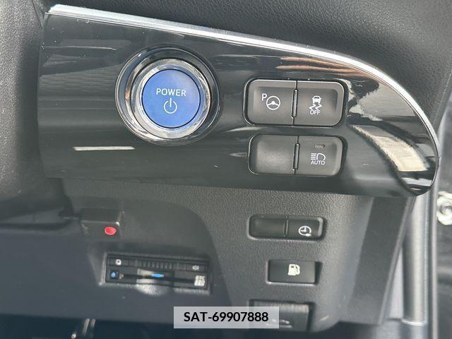 Toyota PRIUS PHV 2018-06 337229-12
