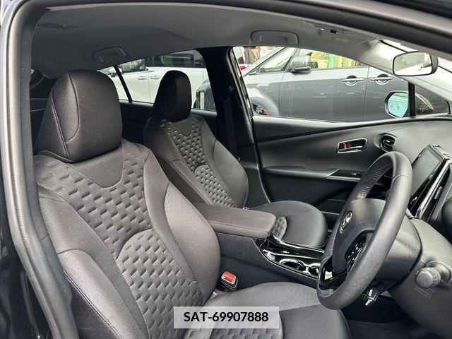 Toyota PRIUS PHV 2018-06 337229-5