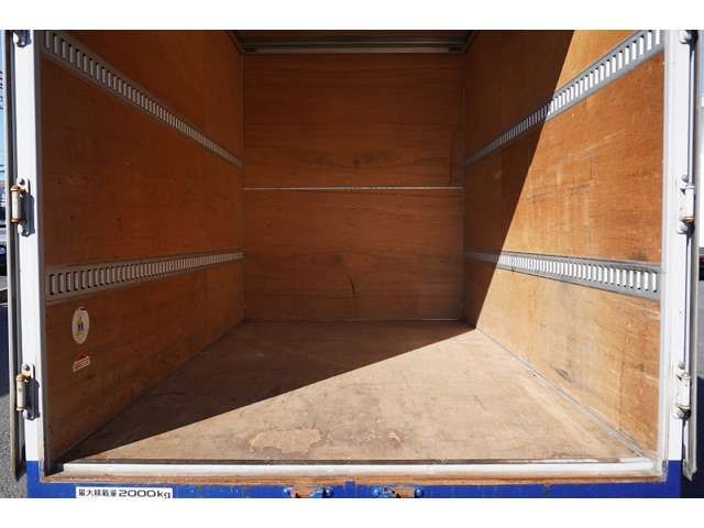 Isuzu ELF TRUCK 2014-10 12877-16