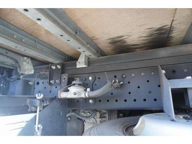 Isuzu ELF TRUCK 2014-10 12877-10