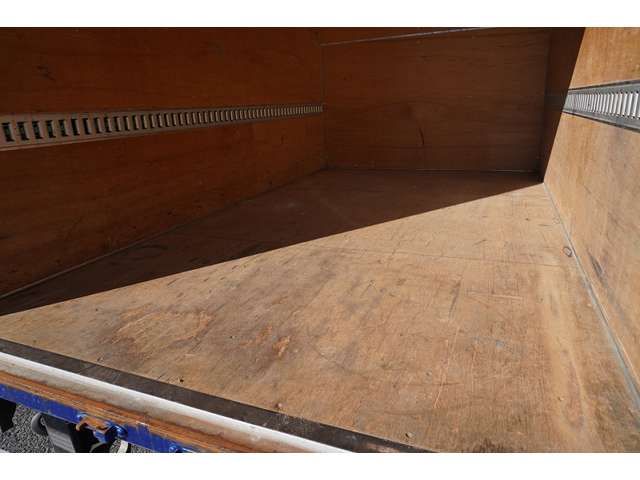 Isuzu ELF TRUCK 2014-10 12877-18