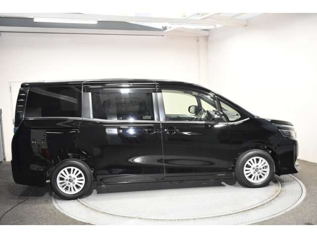 Toyota VOXY 2015-03 16374-1