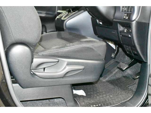 Toyota VOXY 2015-03 16374-8