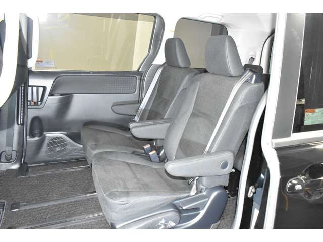 Toyota VOXY 2015-03 16374-11
