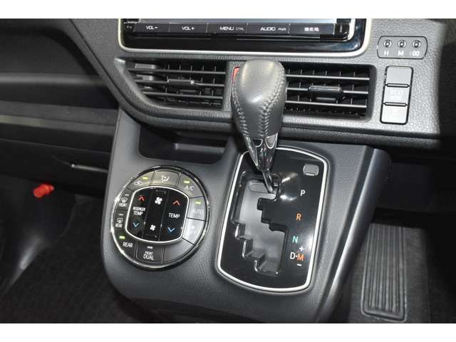 Toyota VOXY 2015-03 16374-17