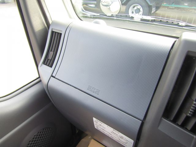 Mazda TITAN 2023-09 9950-20