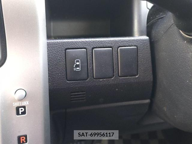 Toyota VOXY 2011-12 289222-19