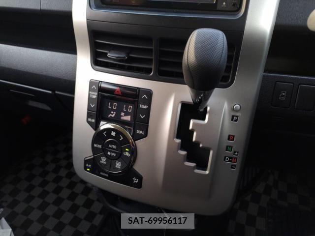 Toyota VOXY 2011-12 289222-18