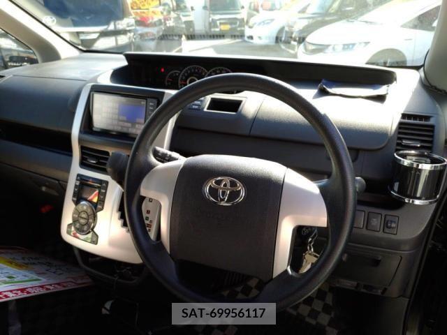 Toyota VOXY 2011-12 289222-2