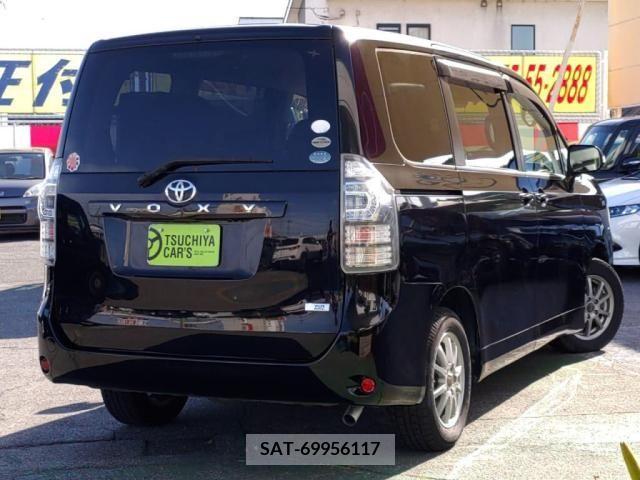 Toyota VOXY 2011-12 289222-1