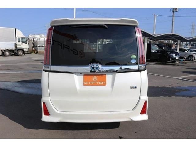 Toyota NOAH HYBRID 2017-08 9471-4
