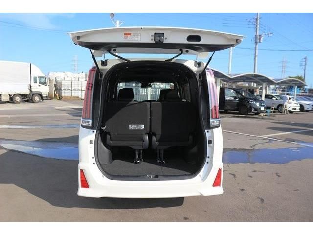 Toyota NOAH HYBRID 2017-08 9471-10