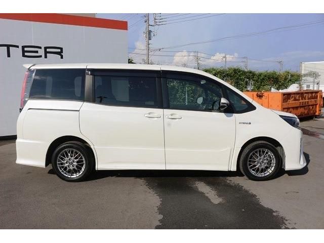 Toyota NOAH HYBRID 2017-08 9471-3
